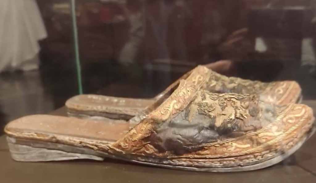 Королевские тайские бабуши в Национальном музее Бангкока